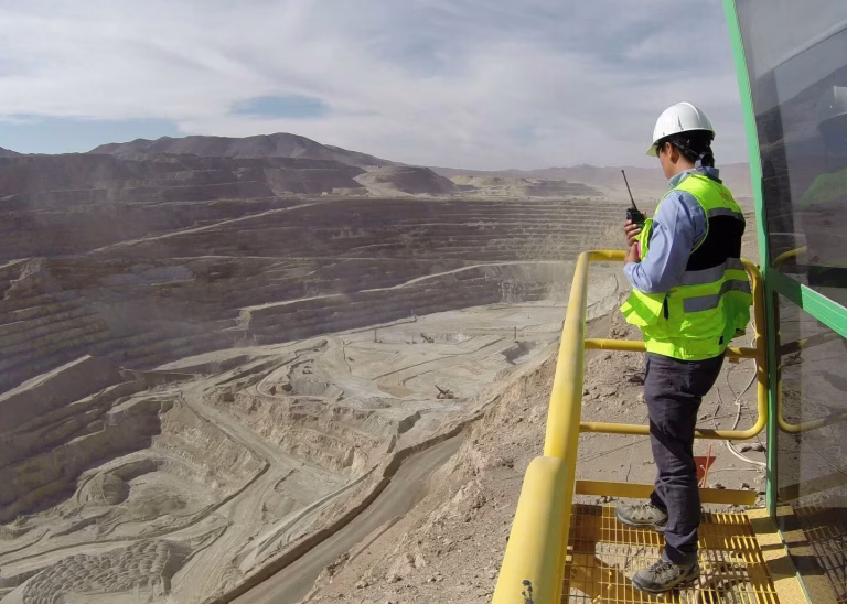 Histórica Caída de la Minería en Chile: Actividad se Contrae un 17,4% y Enciende Alertas Económicas Nacionales