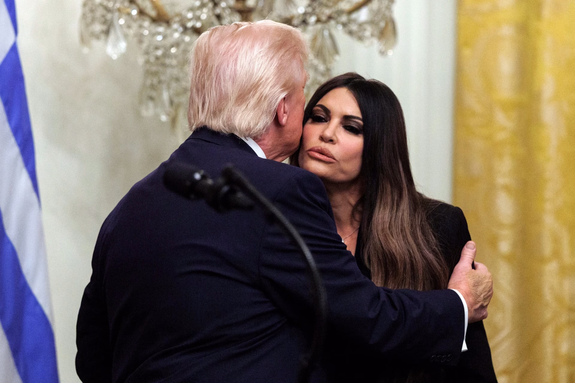 Dimite Embajadora de EE.UU. en Grecia, Kimberly Guilfoyle, por presiones de la Casa Blanca