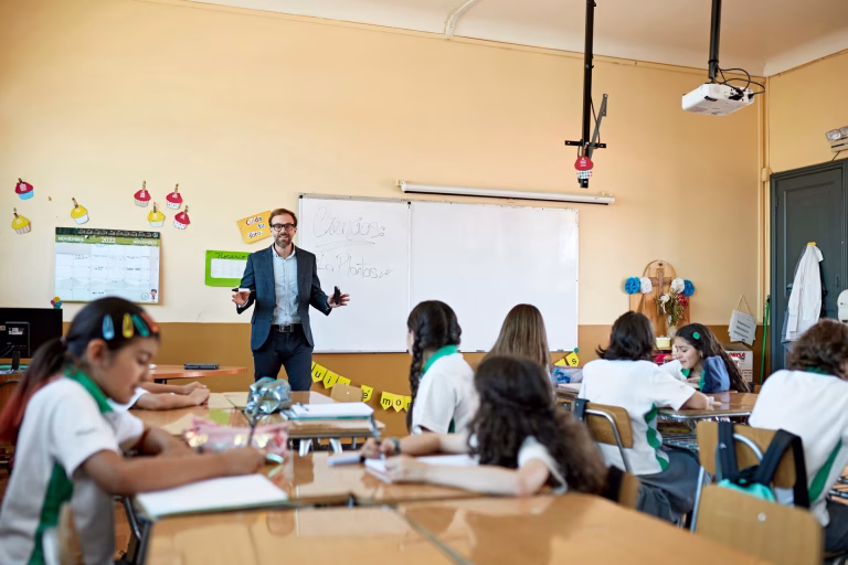 Día del Profesor 2026: Una jornada de reflexión marcada por la seguridad en las aulas