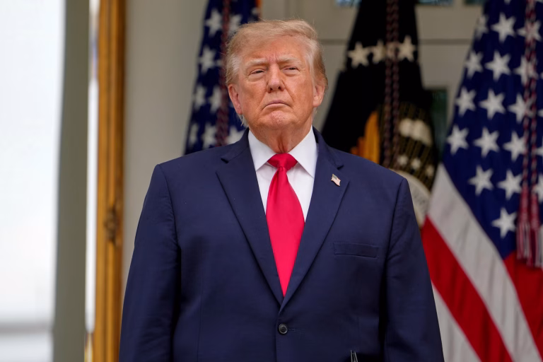 Trump critica a Ucrania: ataques a refinerías rusas son una “vergüenza” que eleva precios de la energía