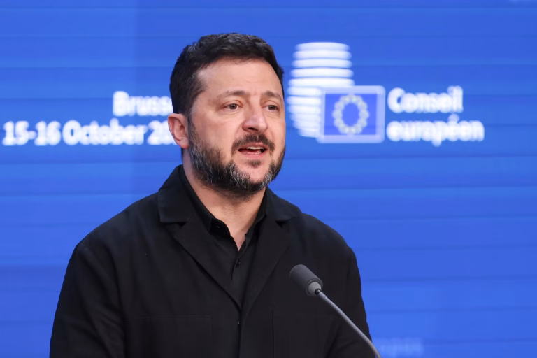 Zelenski responde a críticas de Trump y destaca el liderazgo europeo en Bruselas