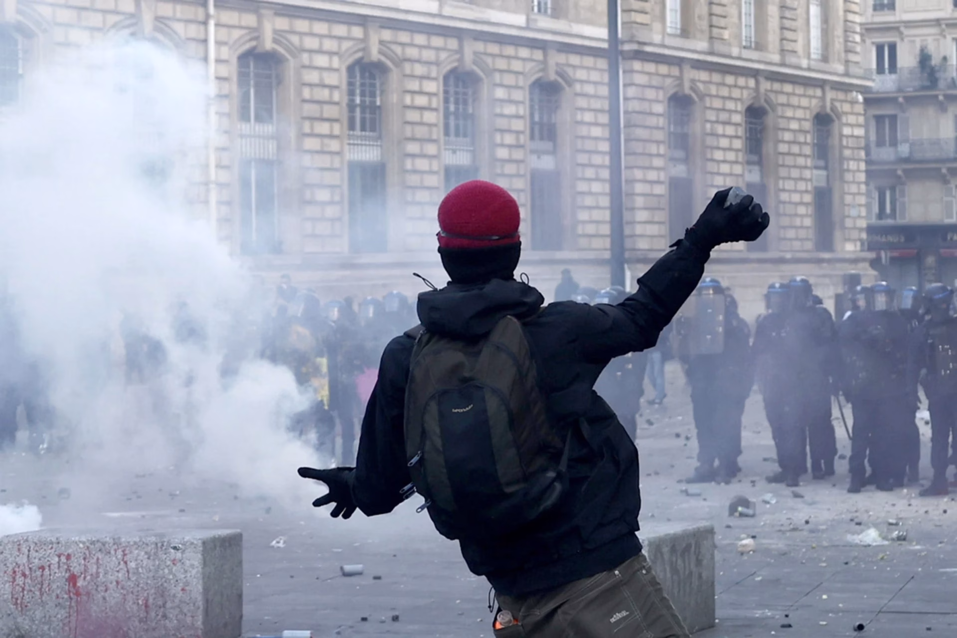 Ola de protestas juveniles sacude Europa por un futuro incierto y precario