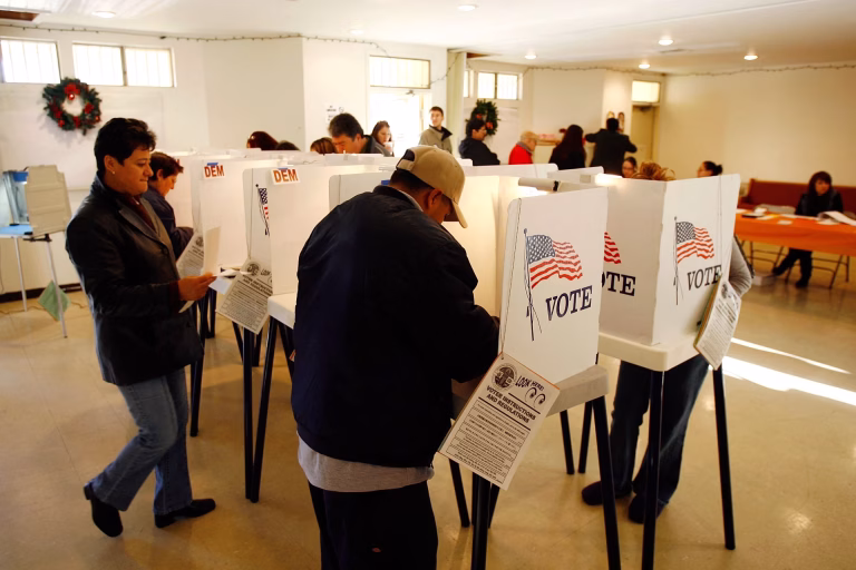 Desencanto en EE.UU.: Votantes latinos que apoyaron a Trump en 2024 se sienten engañados por el Partido Republicano