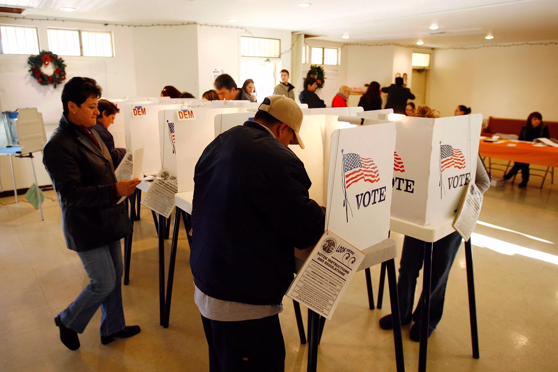 Desencanto en EE.UU.: Votantes latinos que apoyaron a Trump en 2024 se sienten engañados por el Partido Republicano