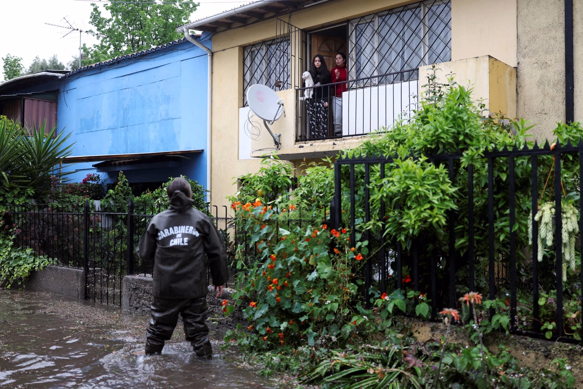 Alerta en la capital: Gobierno suspende clases en Santiago por nuevo sistema frontal y riesgo de aluviones