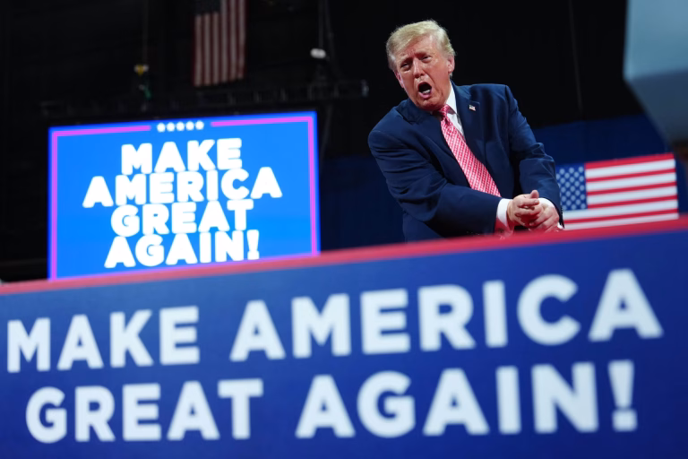 Trump intensifica su ofensiva en la recta final de las elecciones clave en Estados Unidos