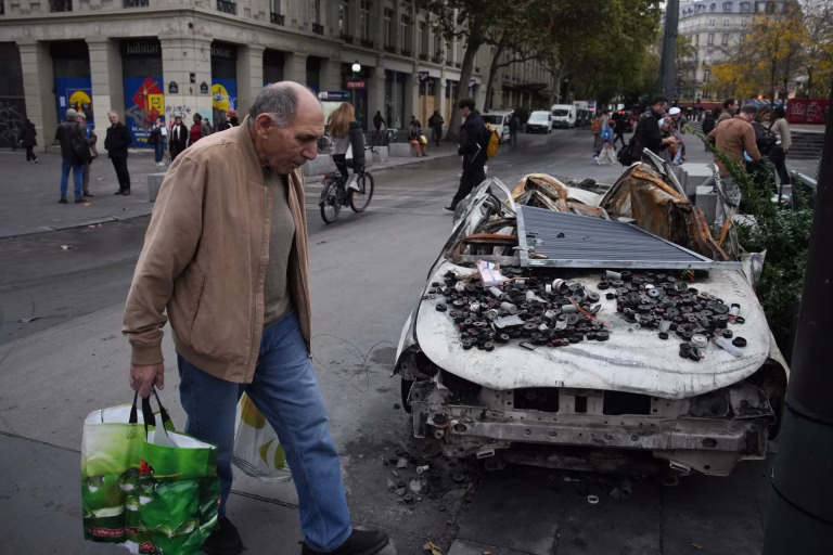 Crisis en Francia: Protestas estudiantiles exponen el impacto de la deuda en los servicios públicos