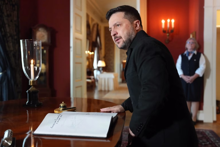 Zelenski propone un alto el fuego temporal en Ucrania para “congelar” el frente de batalla