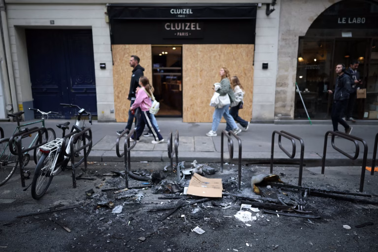 Macron acusa a Trump y Netanyahu de avivar protestas en Francia con fines electorales