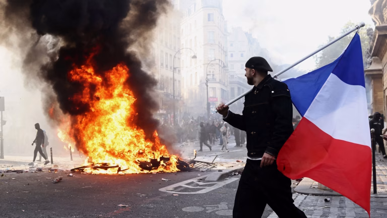 Francia restringe protestas: Gobierno solo autorizará marchas sindicales para evitar nuevos disturbios