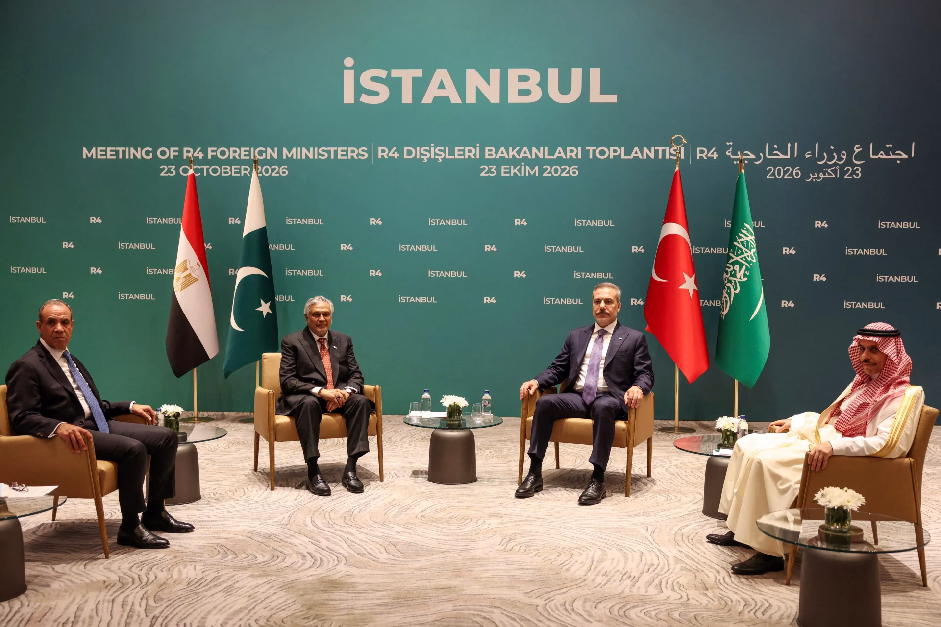 Cumbre en Estambul: Potencias de Europa y Oriente Próximo buscan frenar escalada de conflictos regionales