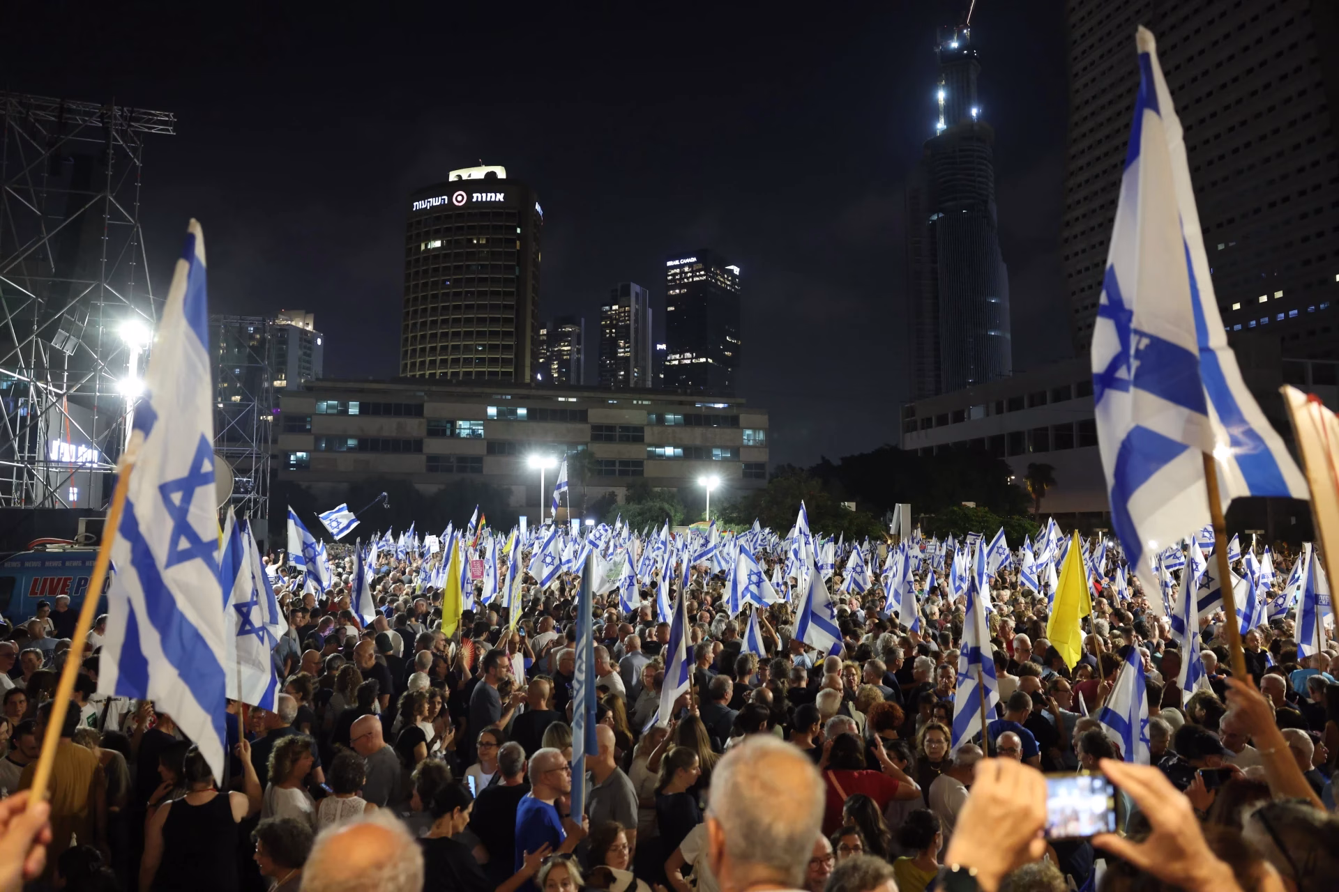 Masiva protesta en Tel Aviv exige fin del gobierno de Netanyahu previo a elecciones